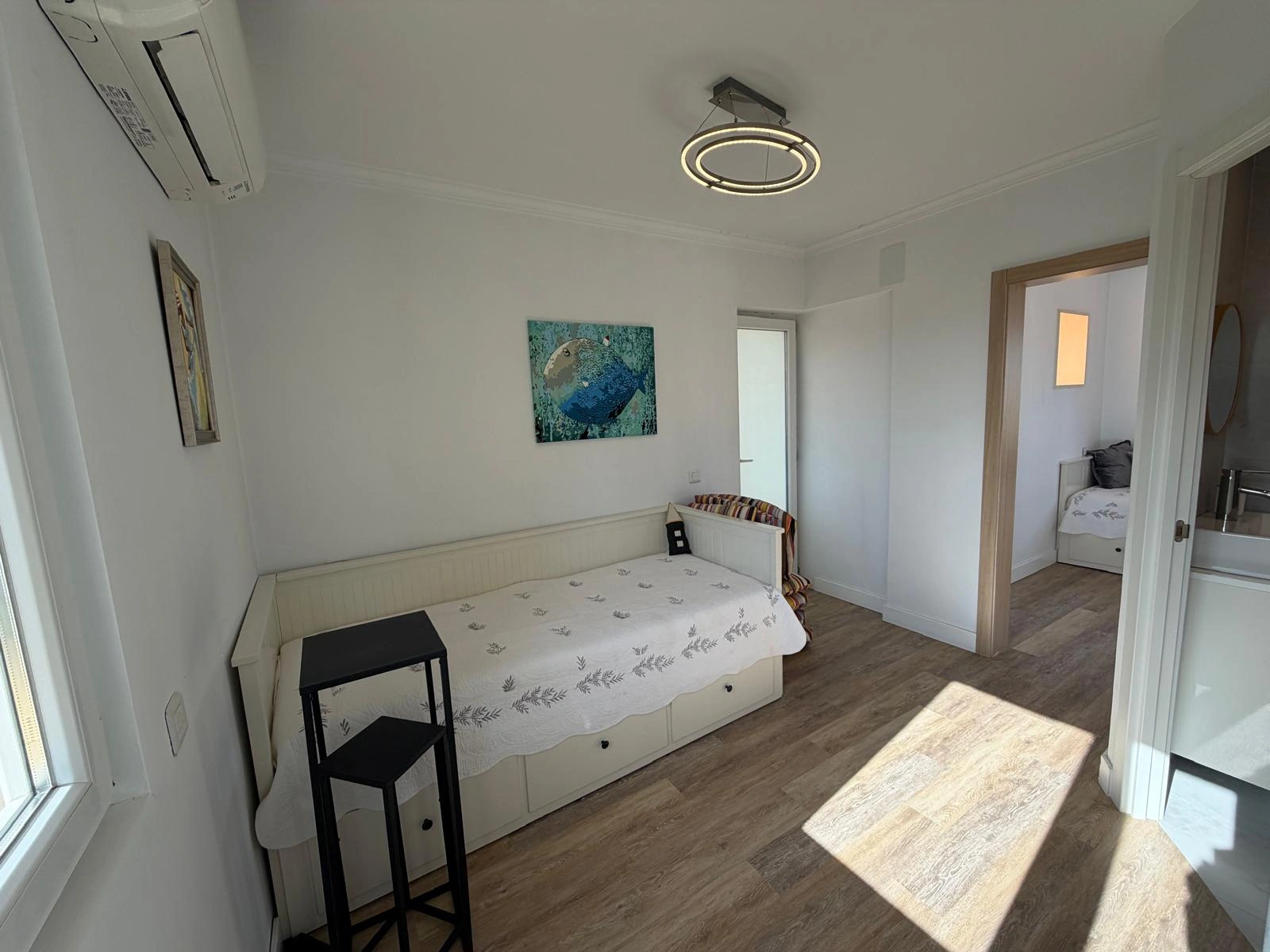 Chalet en venta en Playa Marinas, Denia: 4 habitaciones y piscina privada.