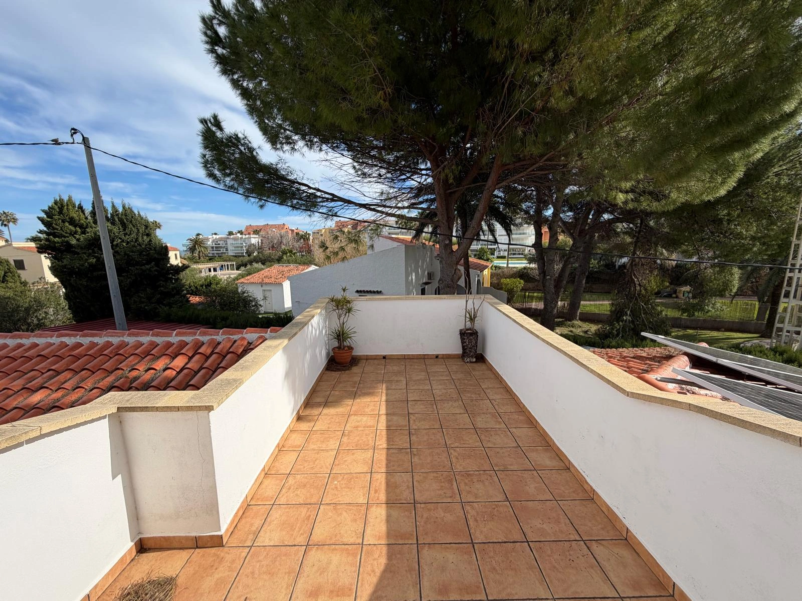 Chalet en venta en Playa Marinas, Denia: 4 habitaciones y piscina privada.