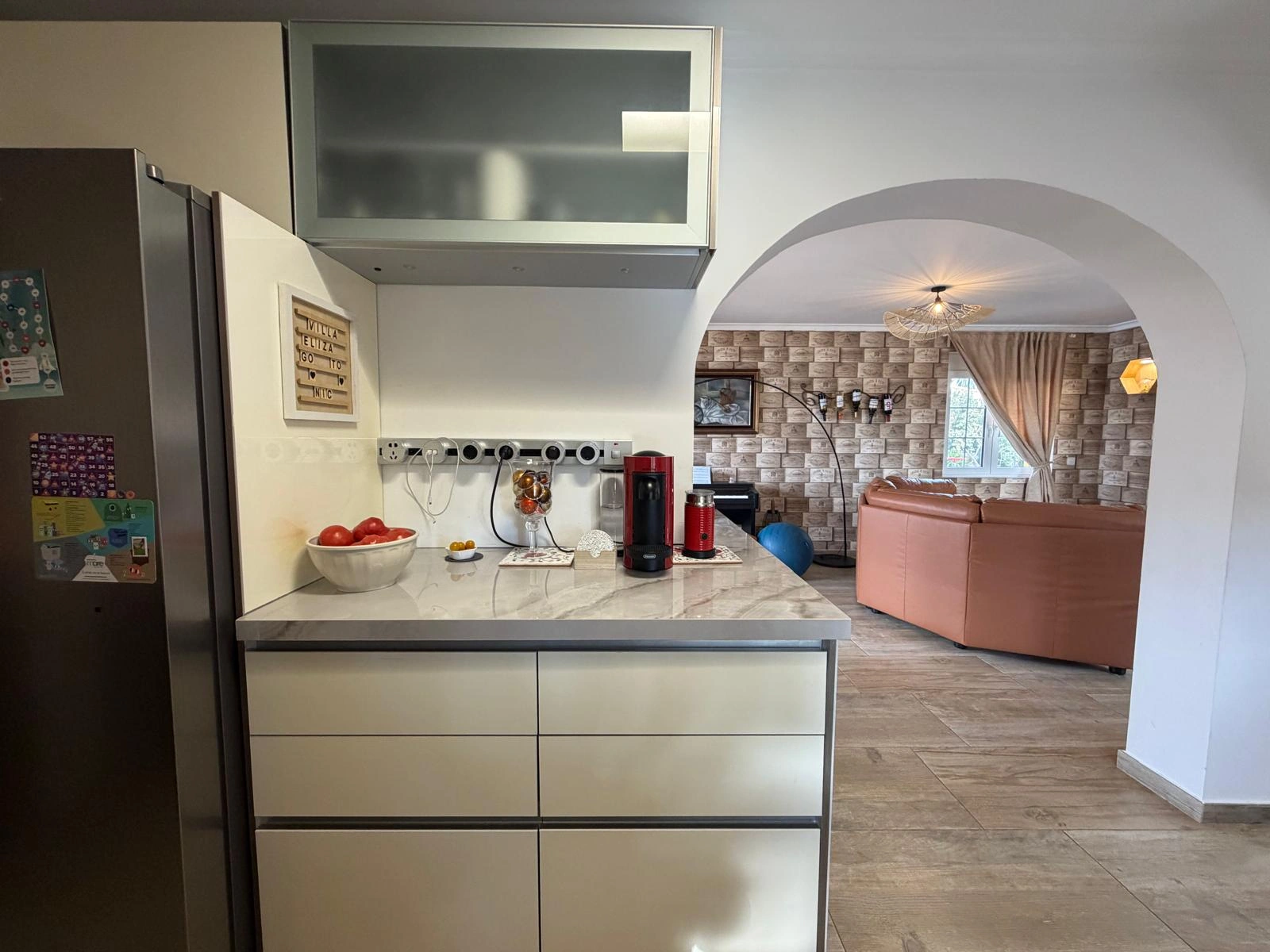 Chalet en venta en Playa Marinas, Denia: 4 habitaciones y piscina privada.