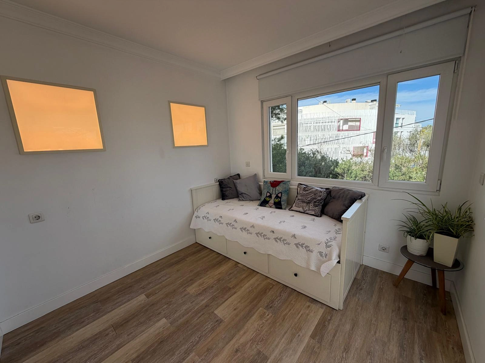 Chalet en venta en Playa Marinas, Denia: 4 habitaciones y piscina privada.