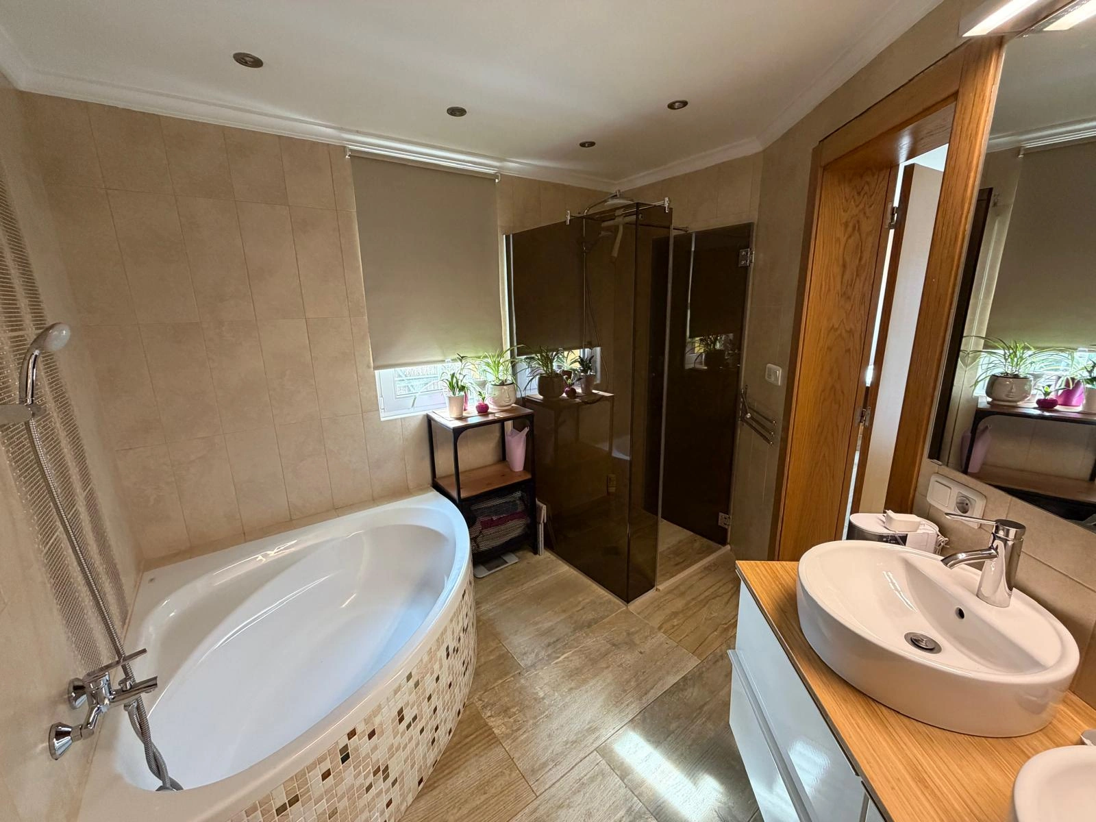 Chalet en venta en Playa Marinas, Denia: 4 habitaciones y piscina privada.