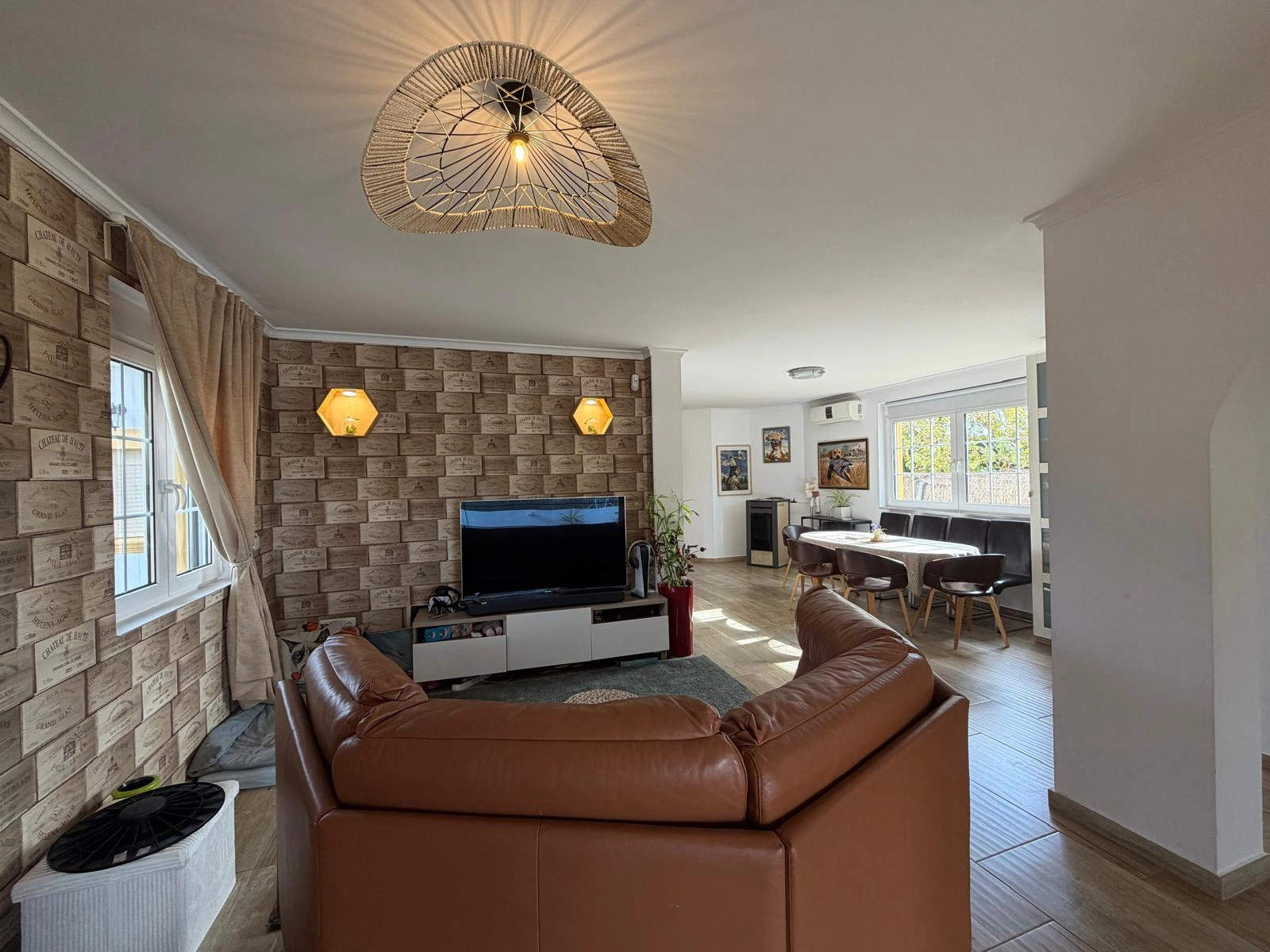 Chalet en venta en Playa Marinas, Denia: 4 habitaciones y piscina privada.