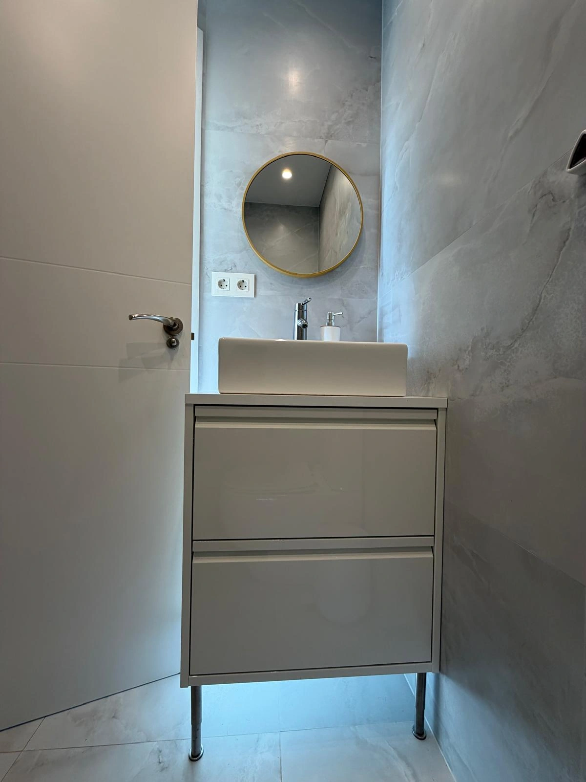Chalet en venta en Playa Marinas, Denia: 4 habitaciones y piscina privada.
