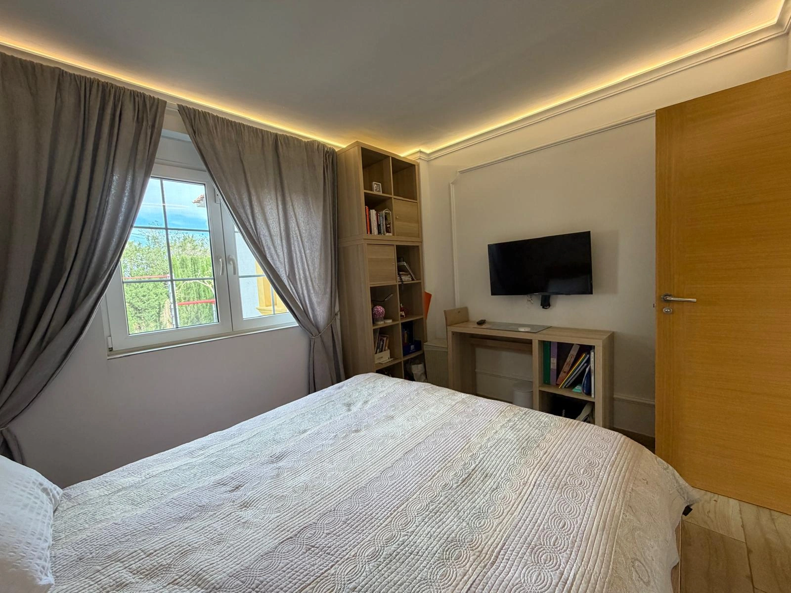 Chalet en venta en Playa Marinas, Denia: 4 habitaciones y piscina privada.