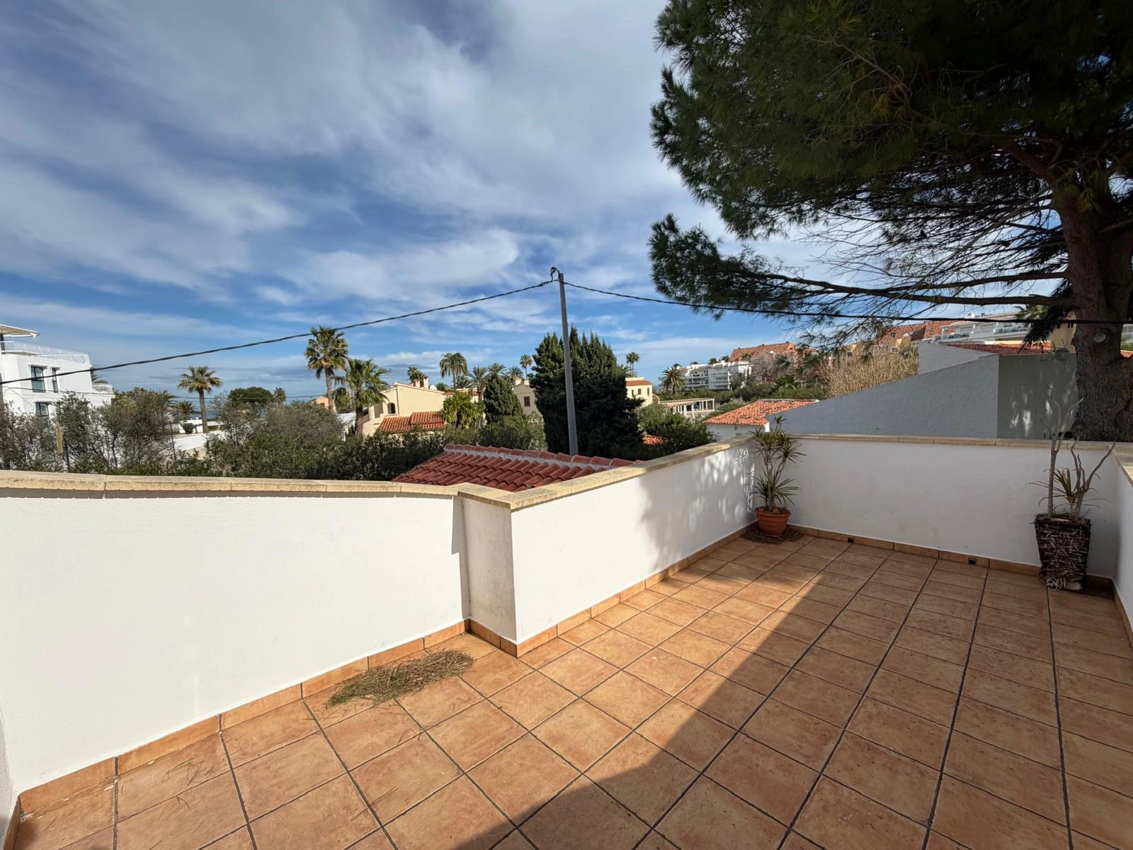 Chalet en venta en Playa Marinas, Denia: 4 habitaciones y piscina privada.