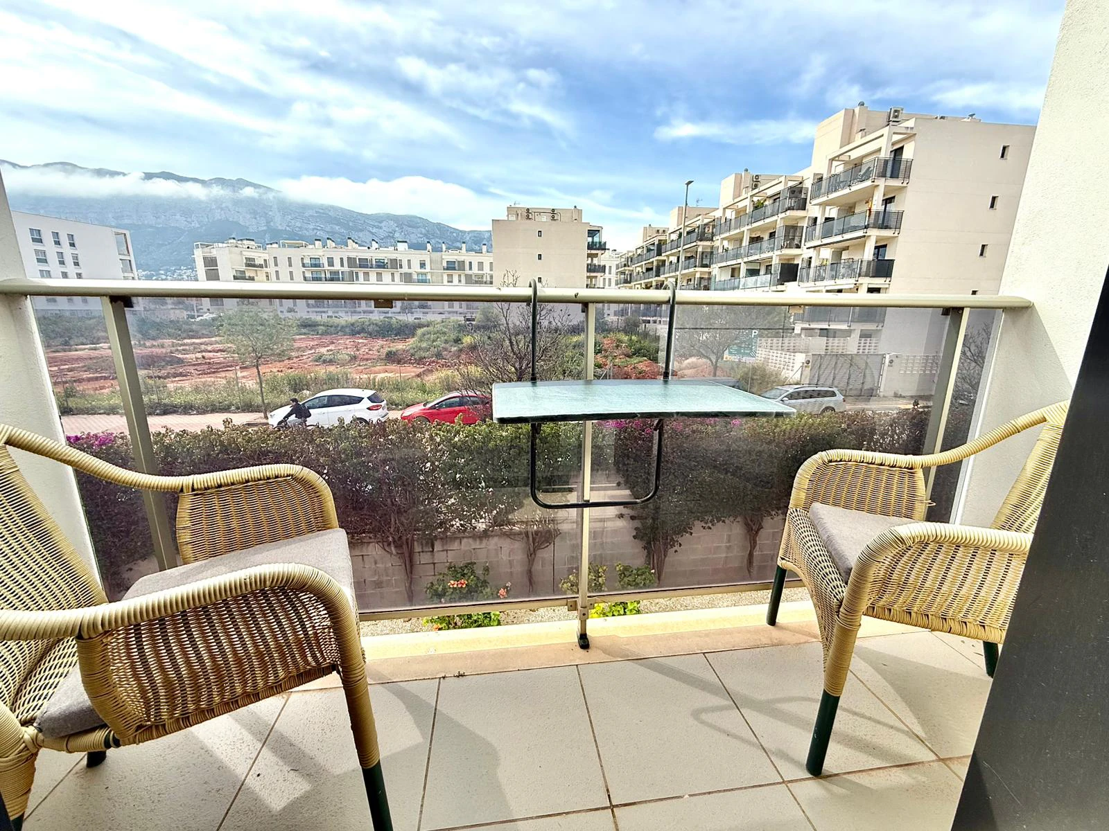 Apartamento en la zona de club nautico en urbanizacion moderna