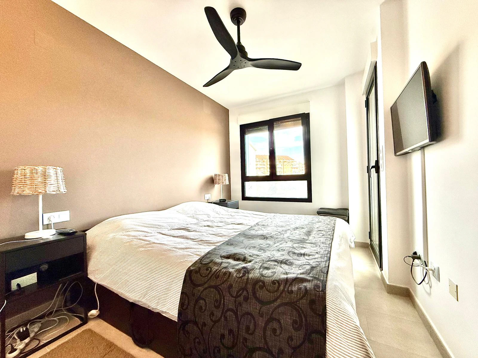 Apartamento en la zona de club nautico en urbanizacion moderna