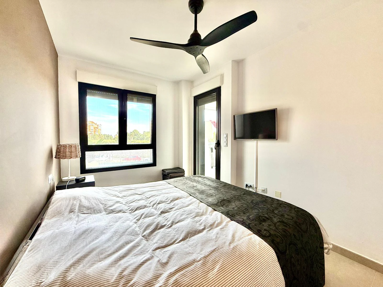 Apartamento en la zona de club nautico en urbanizacion moderna