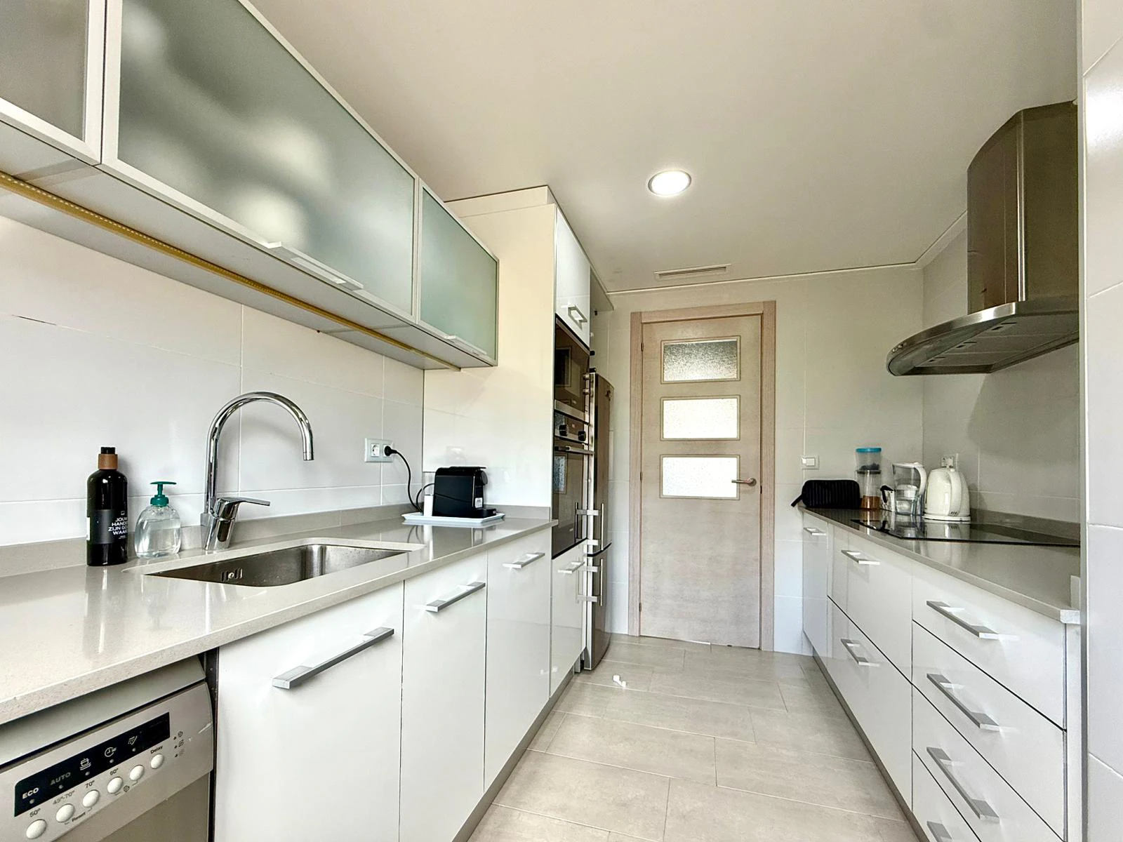Apartamento en la zona de club nautico en urbanizacion moderna