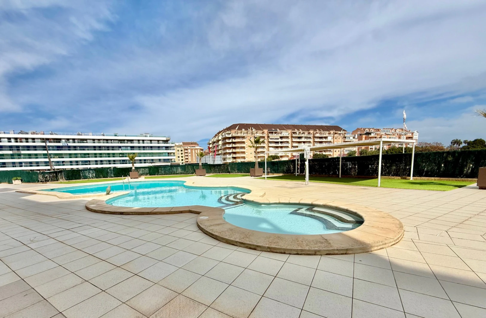 Apartamento en la zona de club nautico en urbanizacion moderna