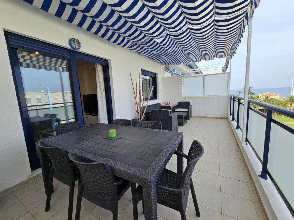 Atico duplex en primera linea de playa en Denia
