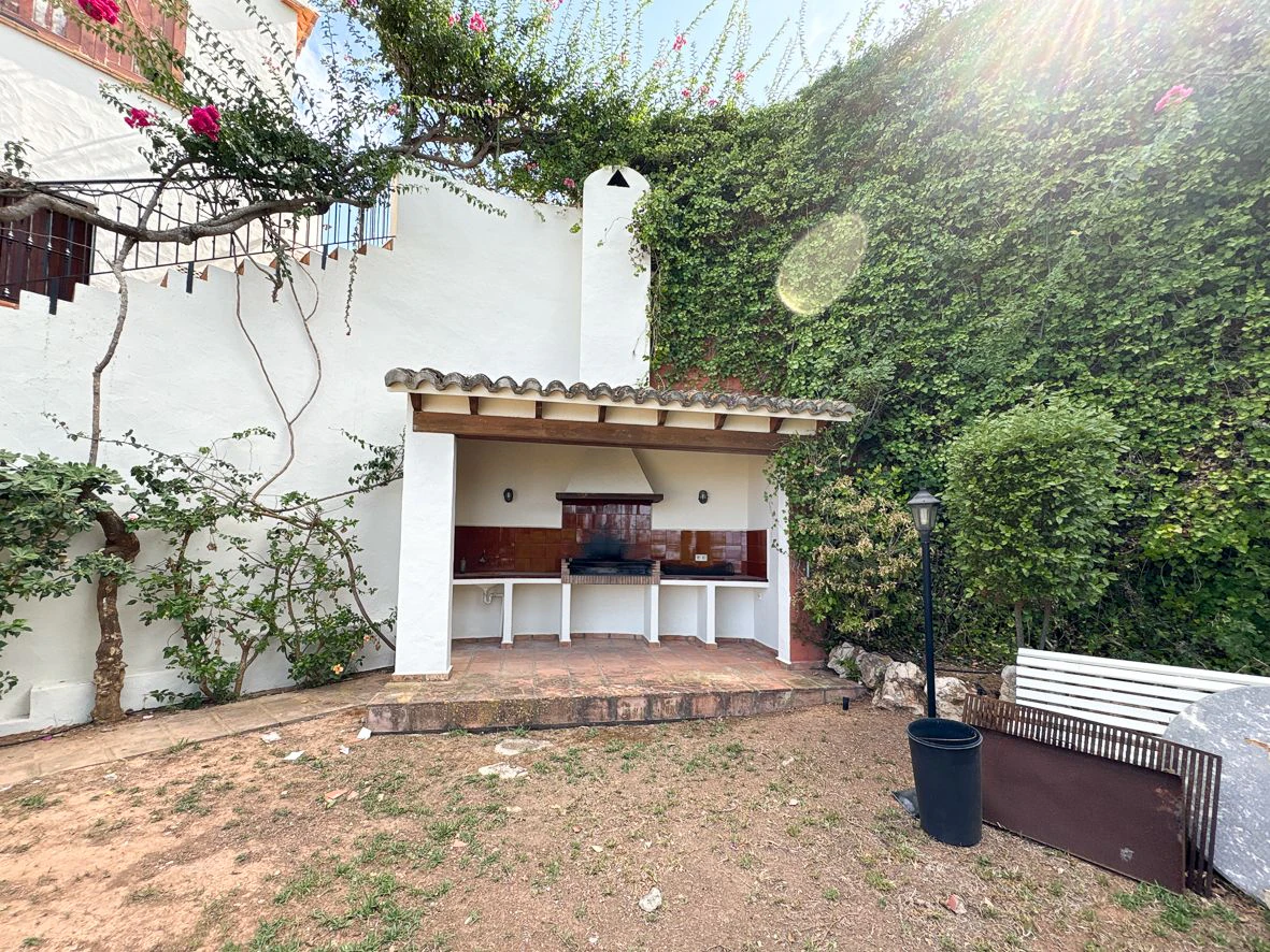 Impresionante villa con vistas al mar en Dénia.