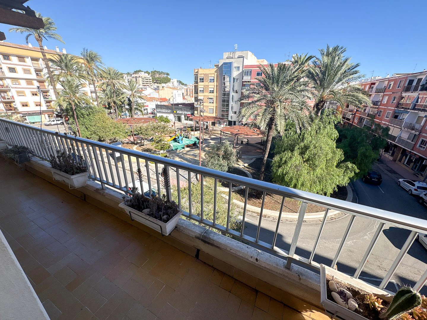 Enorme piso en el centro de Dénia para reformar.