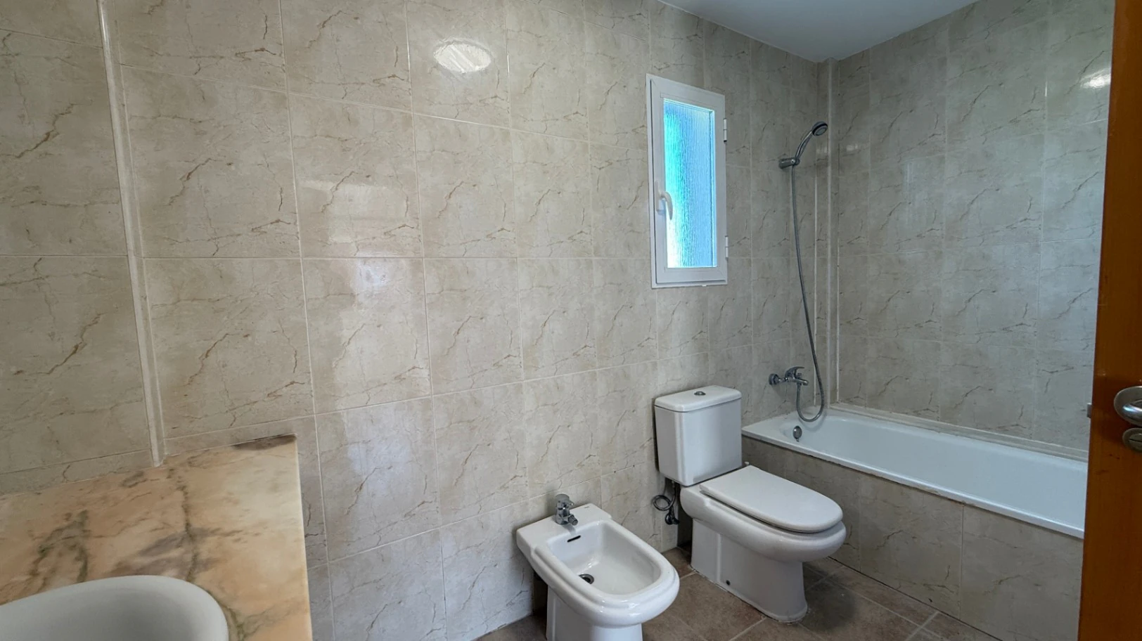 Bungalow entre Gandía y Oliva en venta con 3 habitaciones y jardín en estilo Mediterráneo