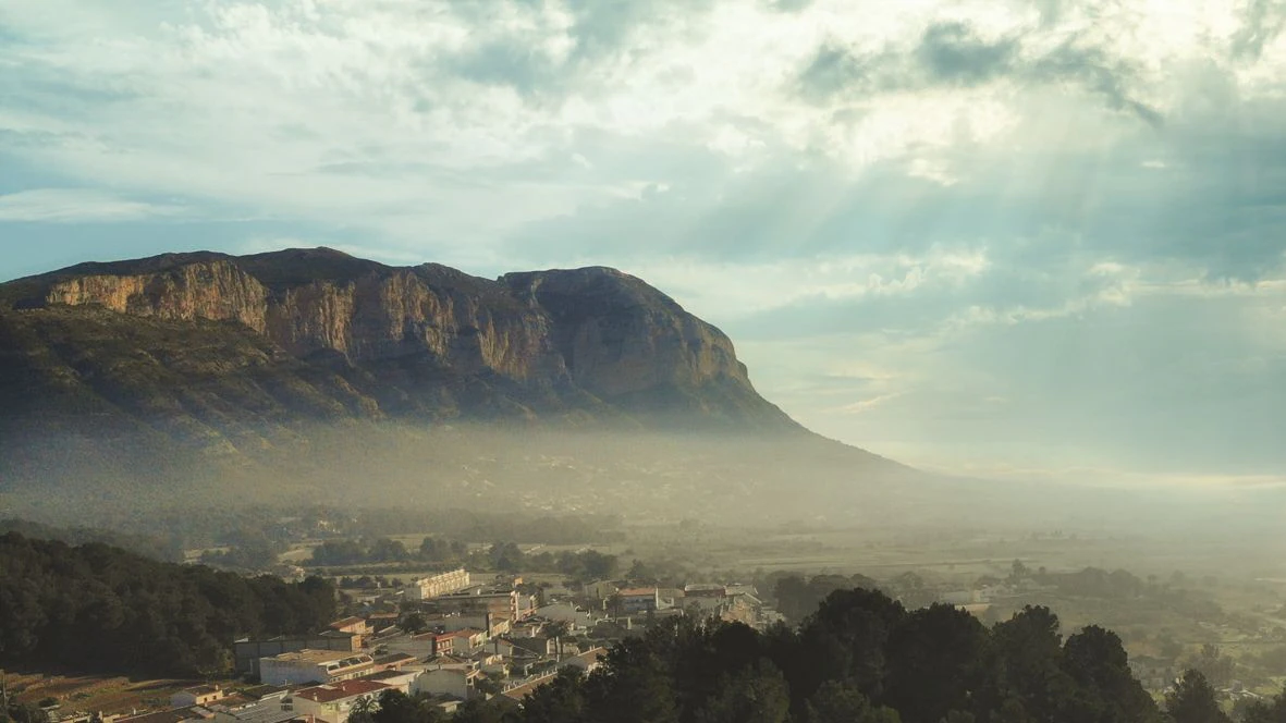 Villa de obra nueva a un paso de la ciudad.