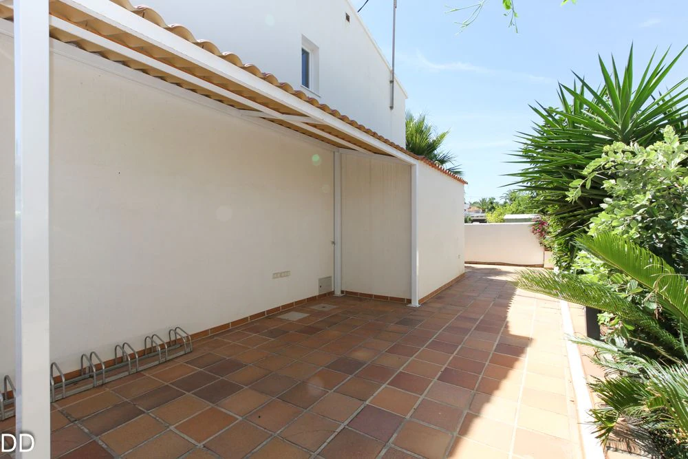 VILLA FUMATELL