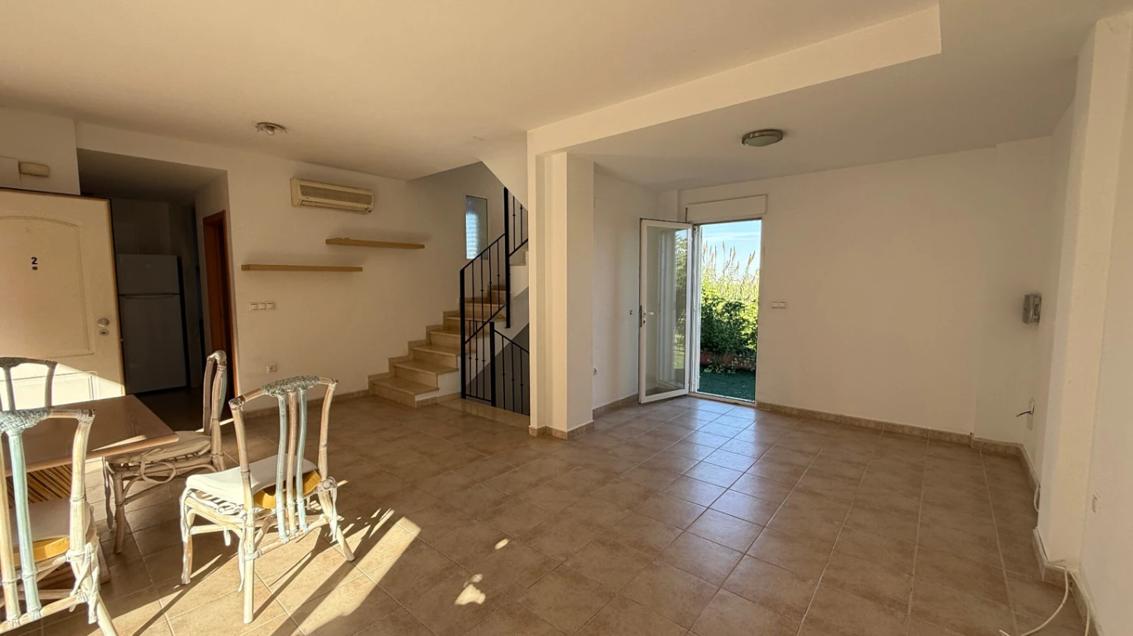 Bungalow entre Gandía y Oliva en venta con 3 habitaciones y jardín en estilo Mediterráneo