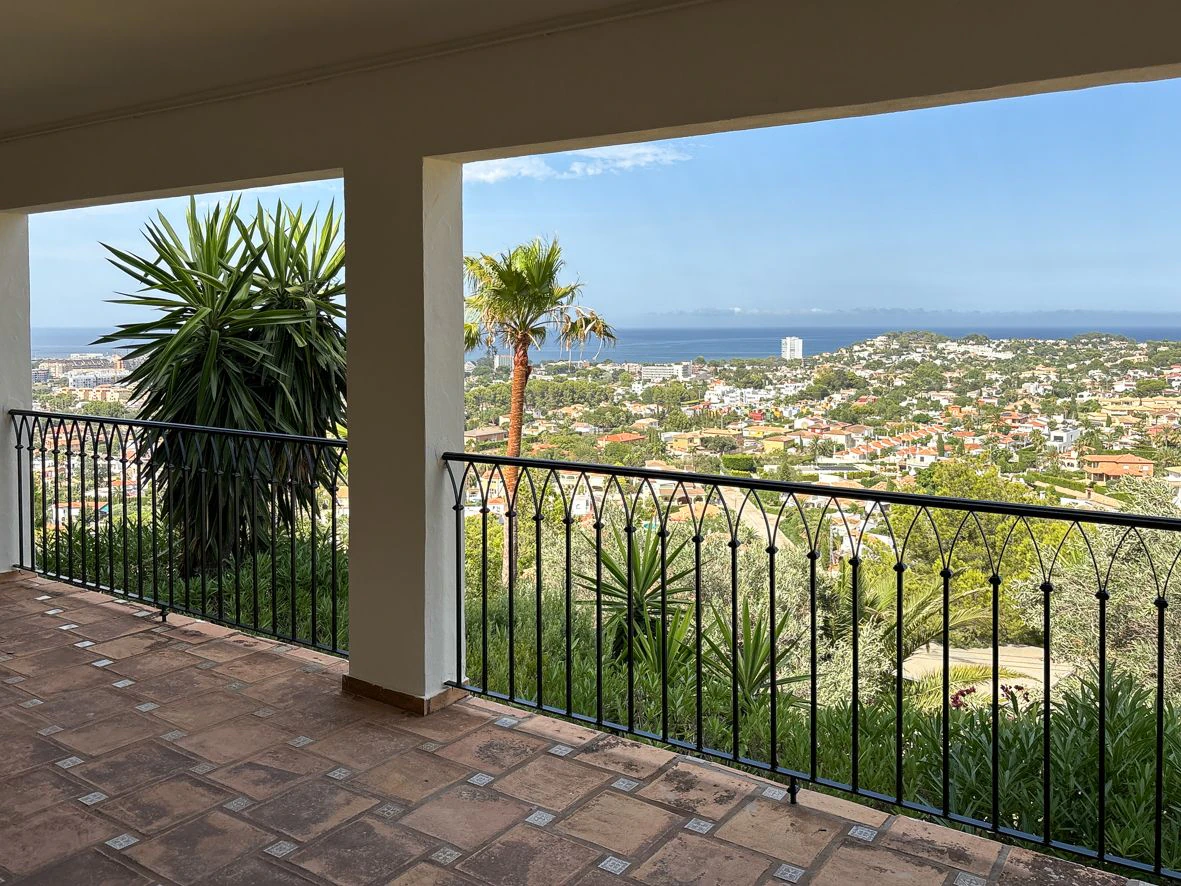 Impresionante villa con vistas al mar en Dénia.