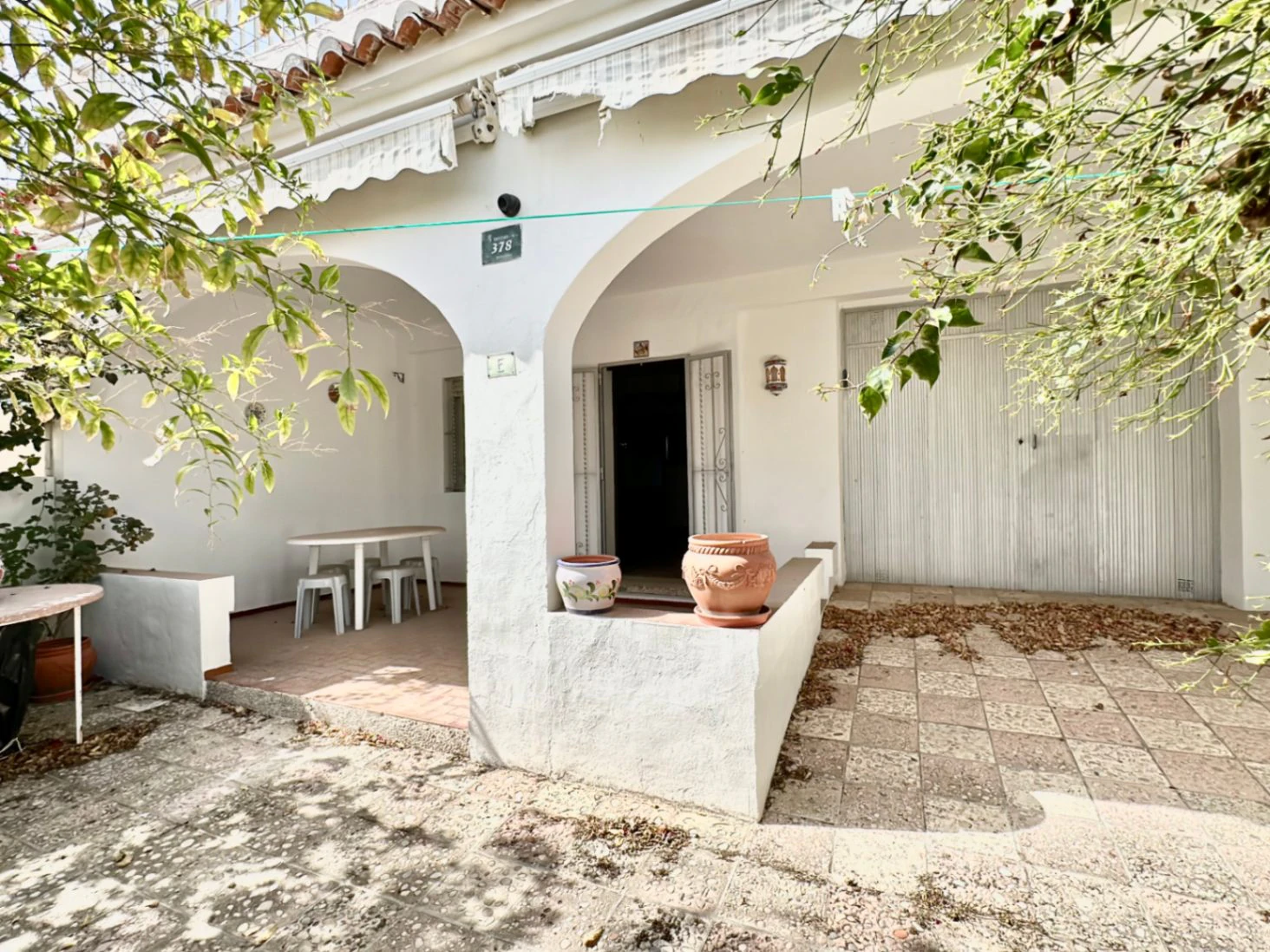 Adosado XXL con vistas al mar y cocina de verano, chemenea a 50m de la playa de arena fina Deveses (Denia)