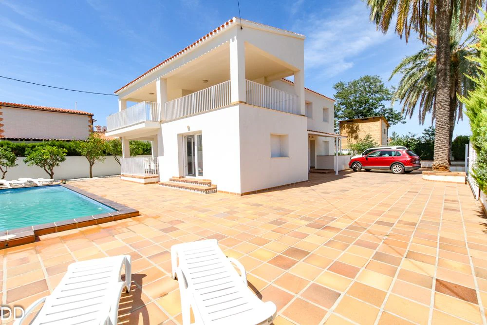 VILLA FUMATELL