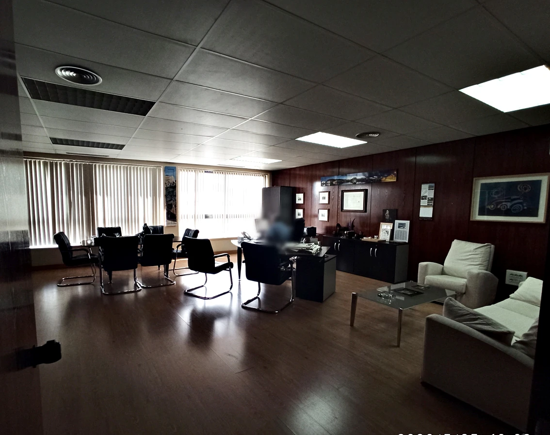Gran Local Comercial destinado a Oficinas