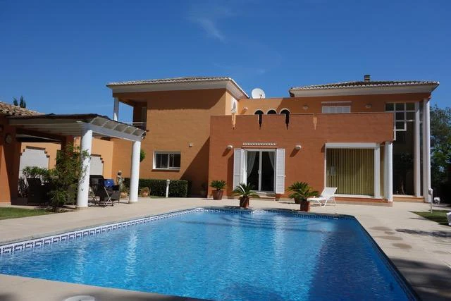 Venta. Chalet/Villa en Pedreguer