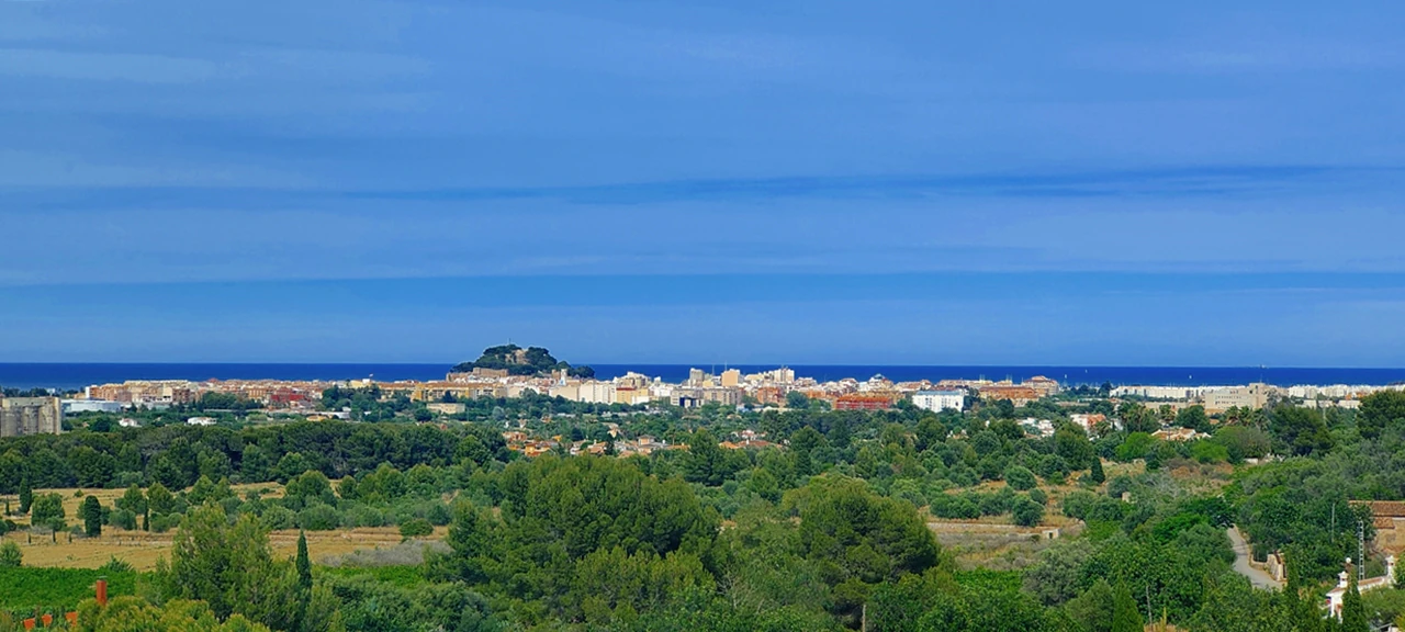 Parcela en Denia con vistas al mar