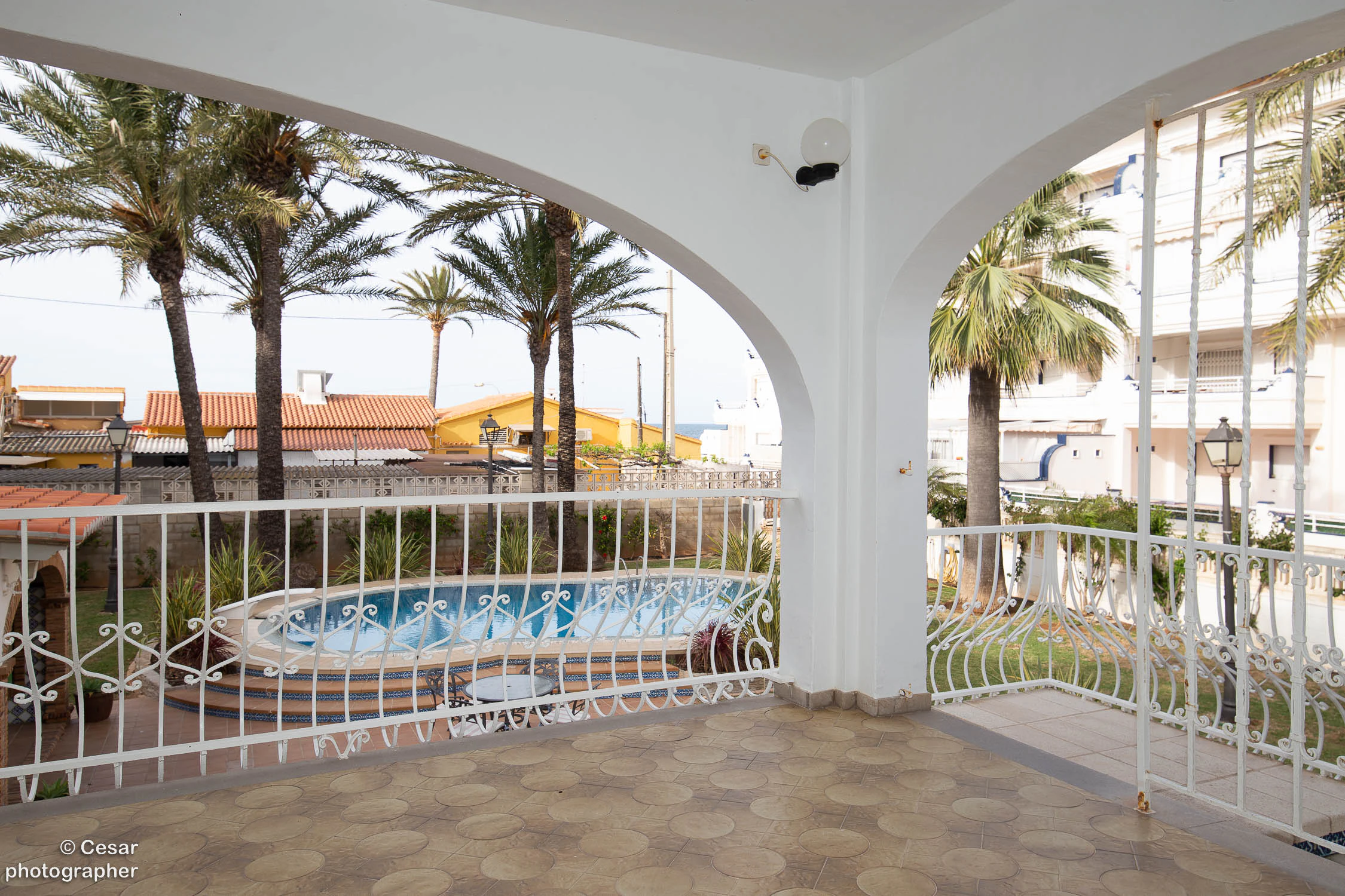 Chalet en venta en Primera Línea Marinas, Denia: 6 habitaciones, piscina privada.