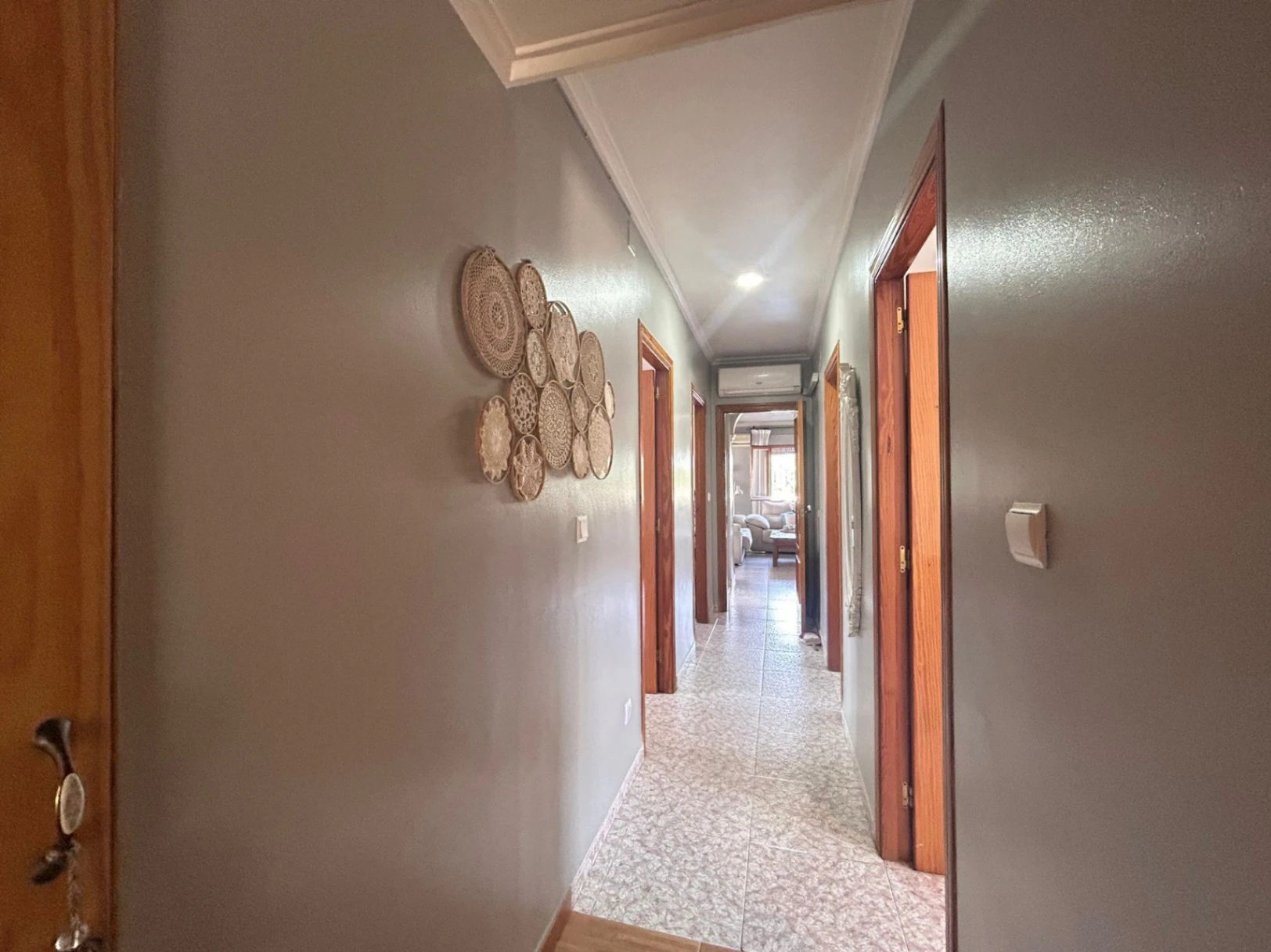Chalet situado junto al casco urbano de Dénia, muy cómodo.