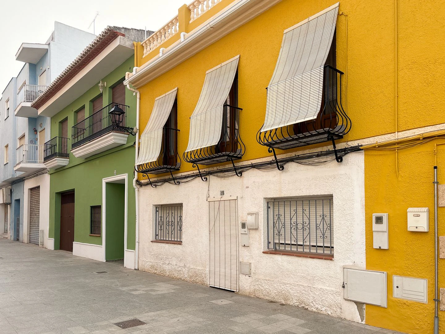 Auténtica casa de planta baja en Baix la Mar: junto al puerto y el corazón gastronómico de Dénia.