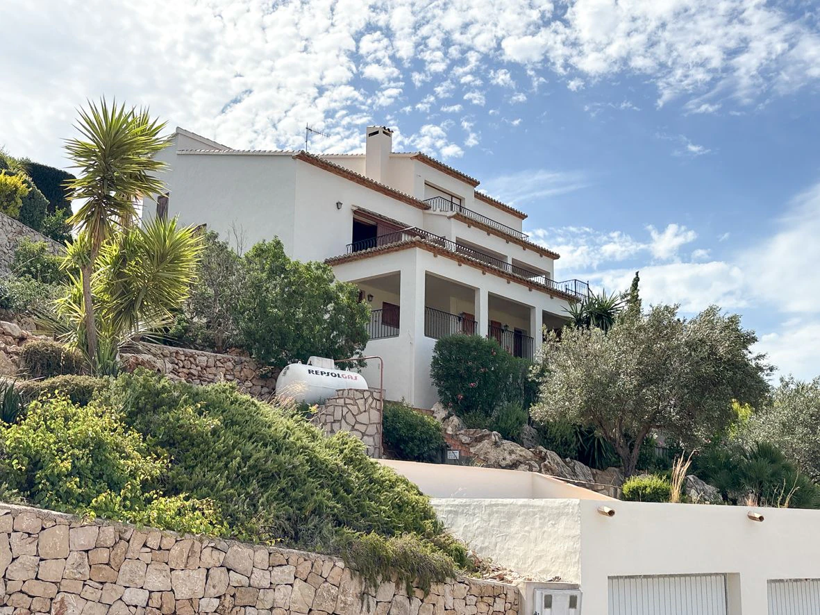 Impresionante villa con vistas al mar en Dénia.