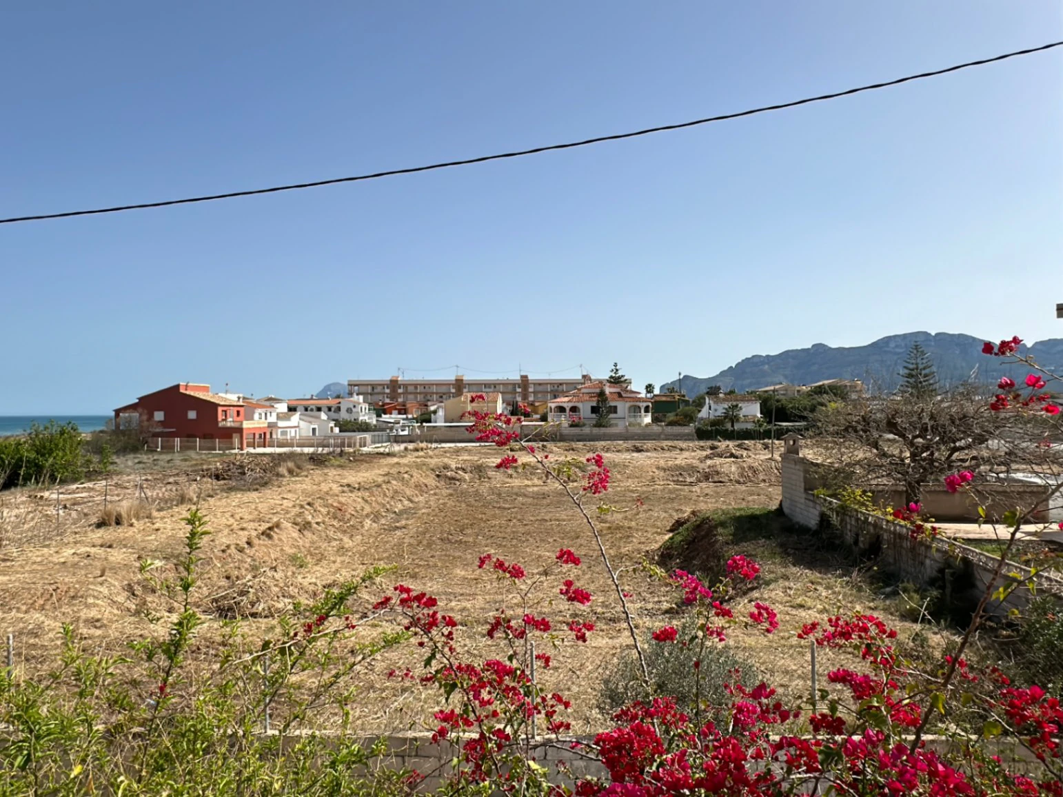 Adosado XXL con vistas al mar y cocina de verano, chemenea a 50m de la playa de arena fina Deveses (Denia)