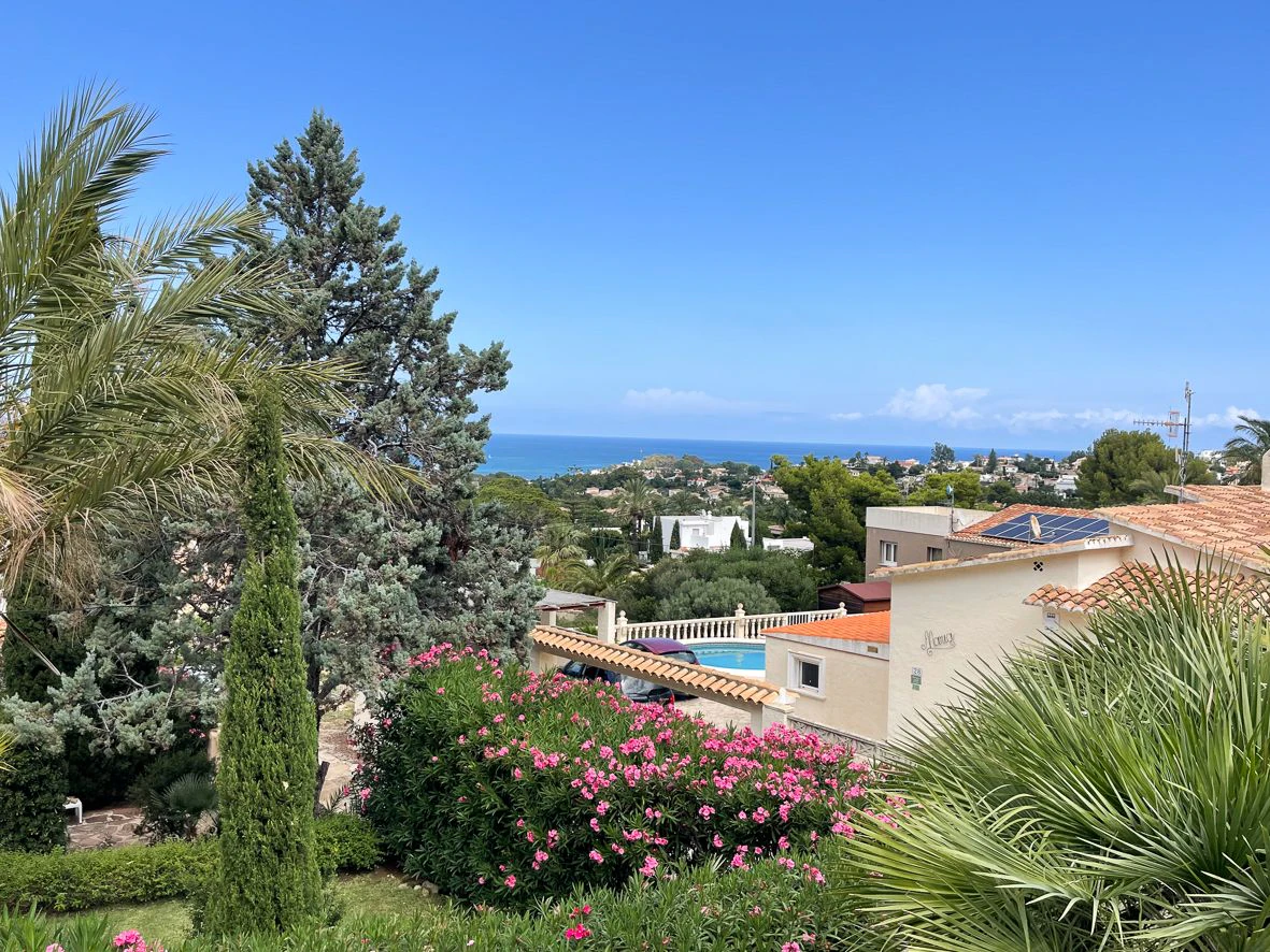 Villa moderna con vistas.