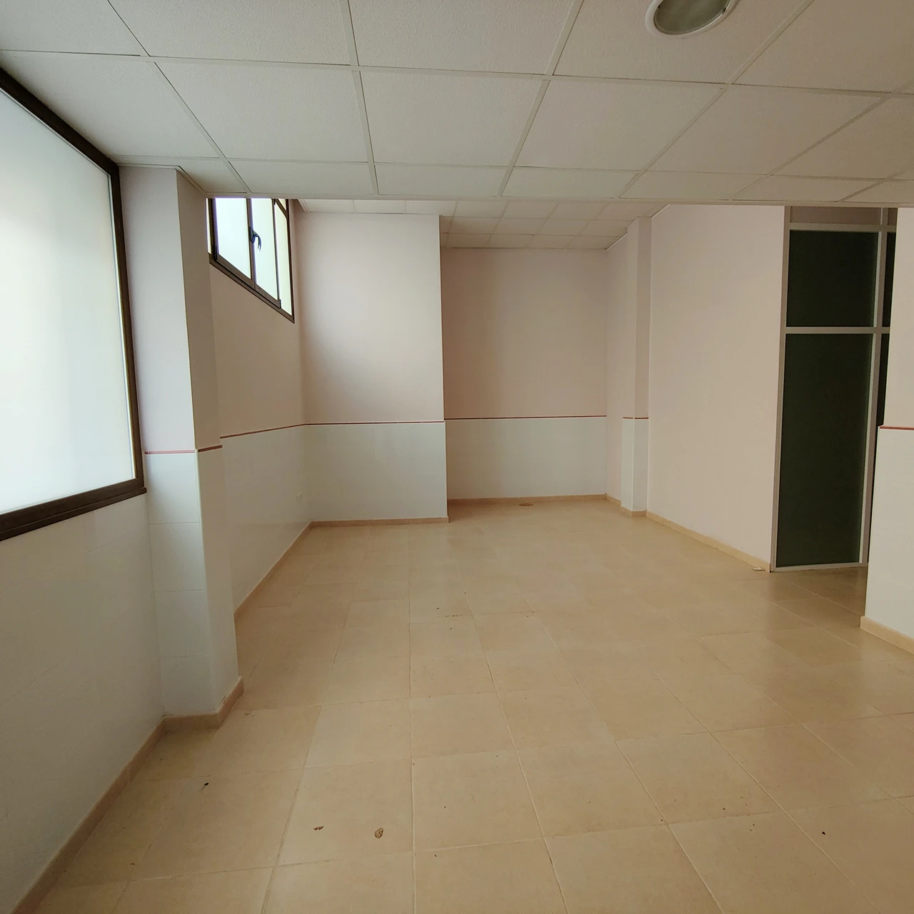 Gran local comercial en Denia
