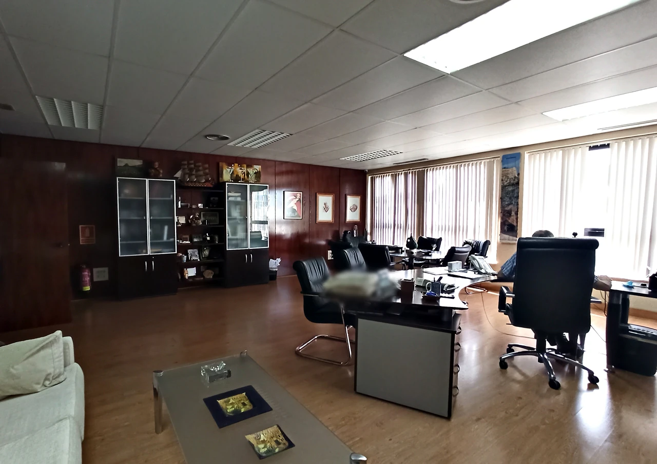 Gran Local Comercial destinado a Oficinas