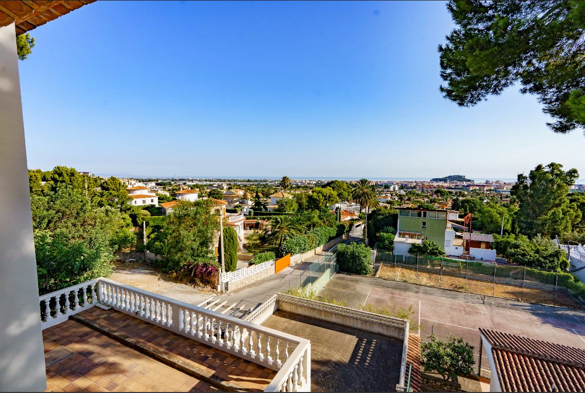Villa | Chalet en venta en Dénia