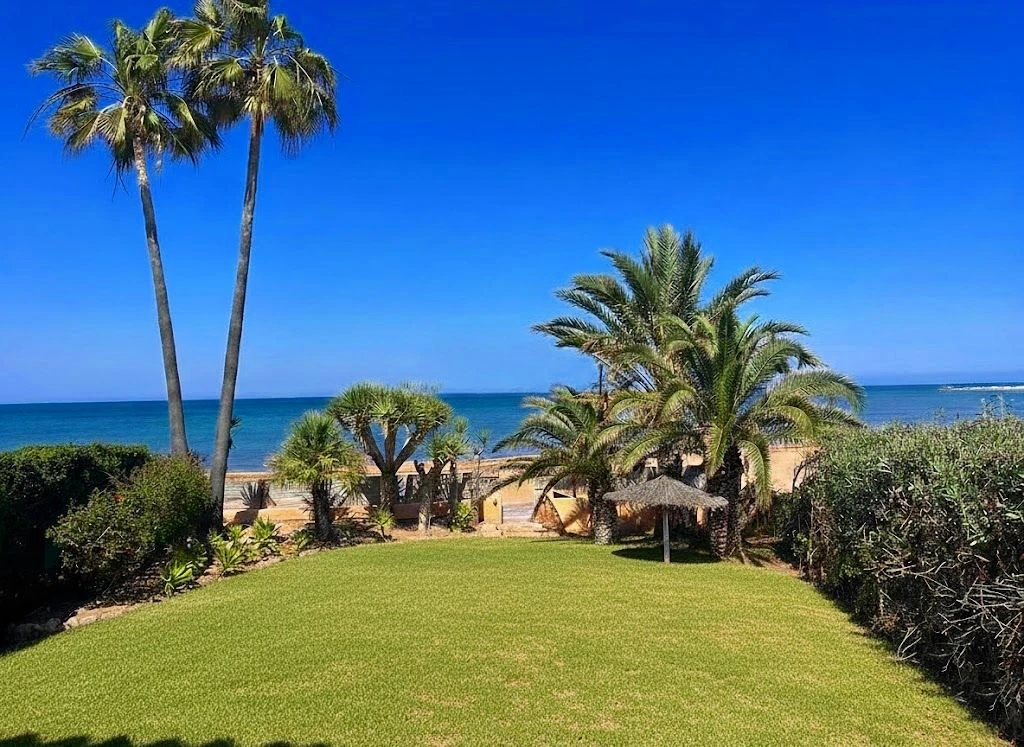 Chalet en primera línea de playa