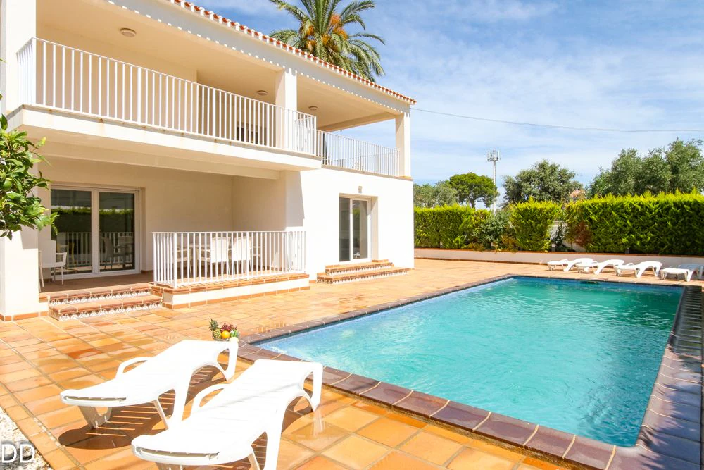VILLA FUMATELL