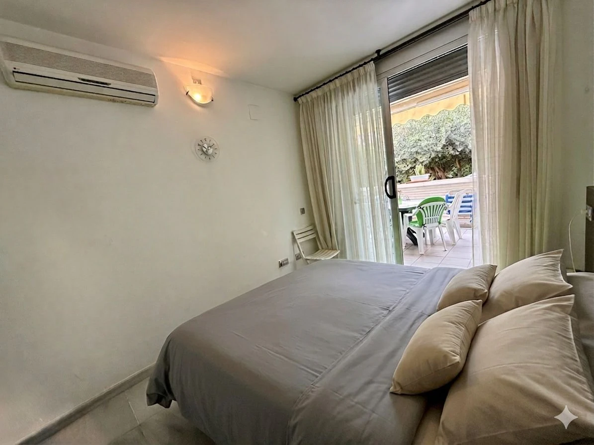 Bajo en Denia de dos dormitorios con jardin privado a 5 minutos de la playa