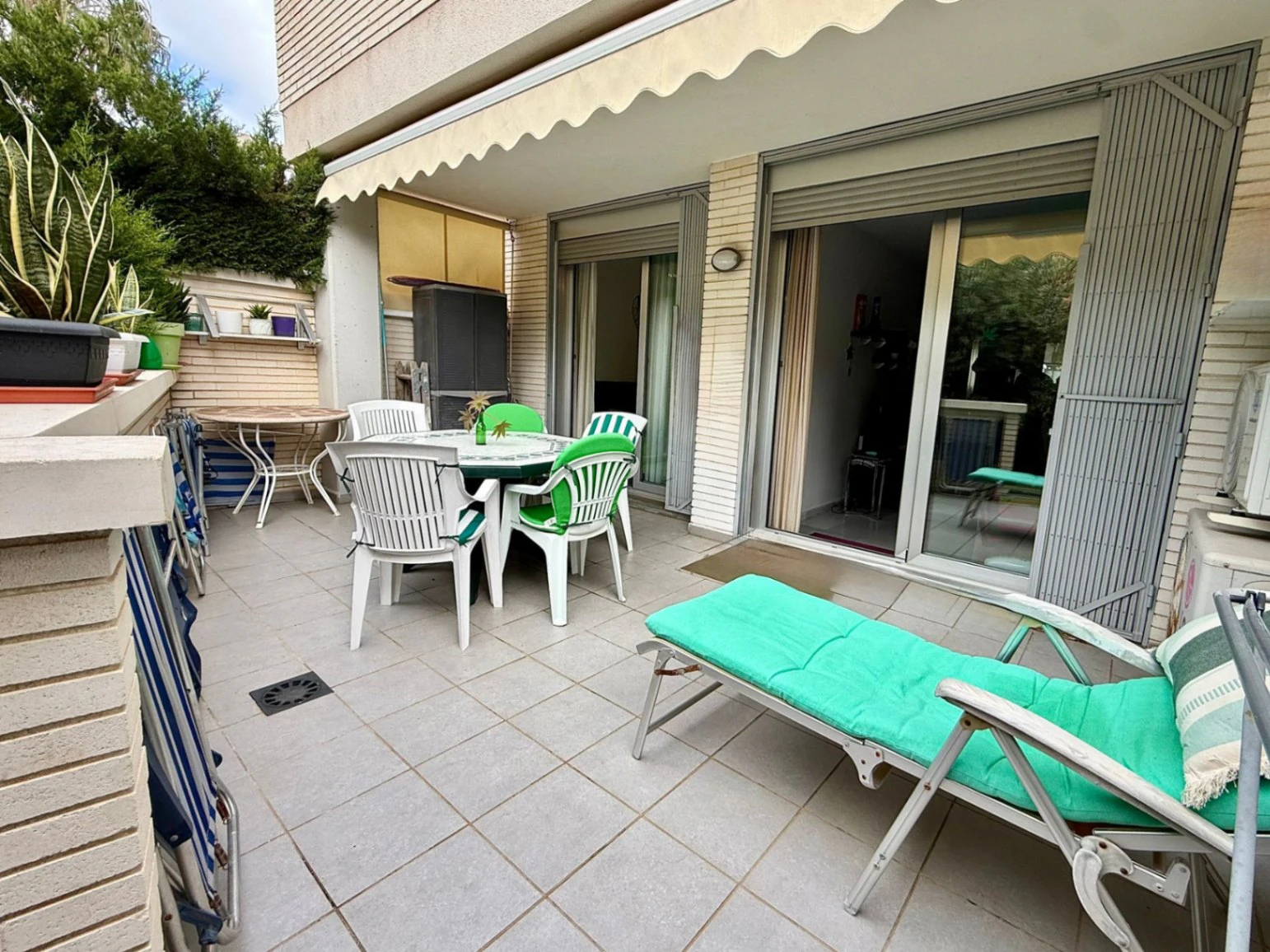Bajo en Denia de dos dormitorios con jardin privado a 5 minutos de la playa