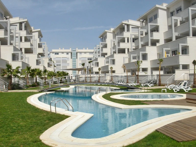 Bajo en Denia de dos dormitorios con jardin privado a 5 minutos de la playa