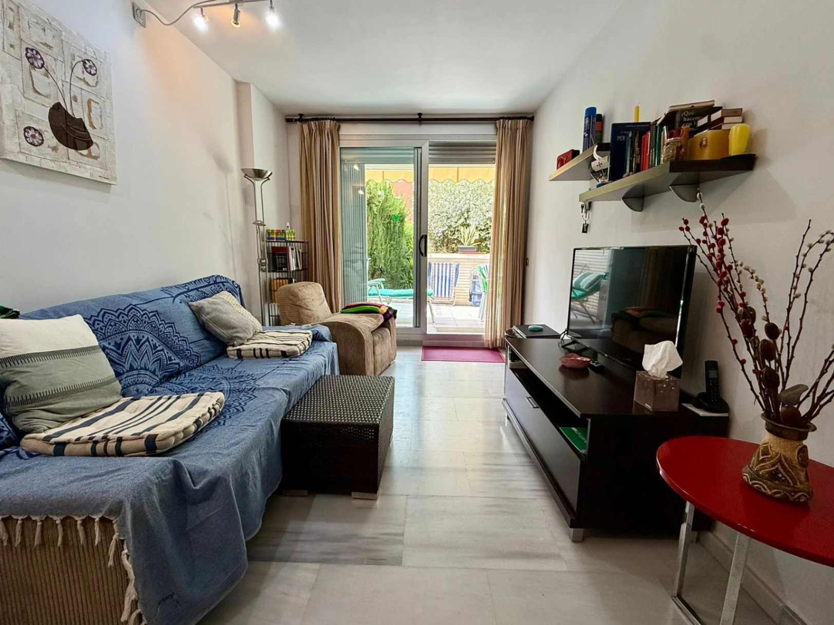Bajo en Denia de dos dormitorios con jardin privado a 5 minutos de la playa