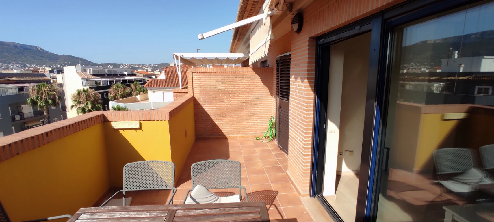 Atico duplex   a dos pasos del centro  y  el Mar