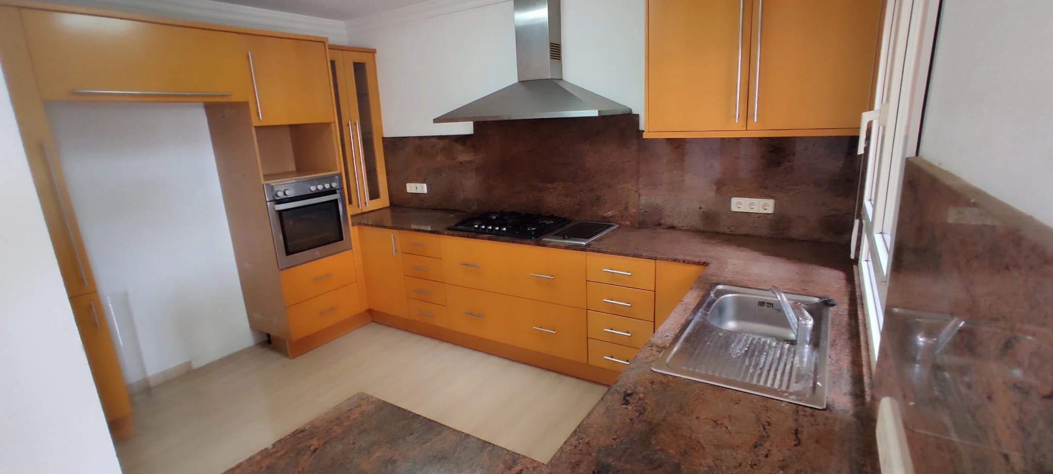 Gran chalet/villa en venta  muy   amplia  con piscina privada  en Denia