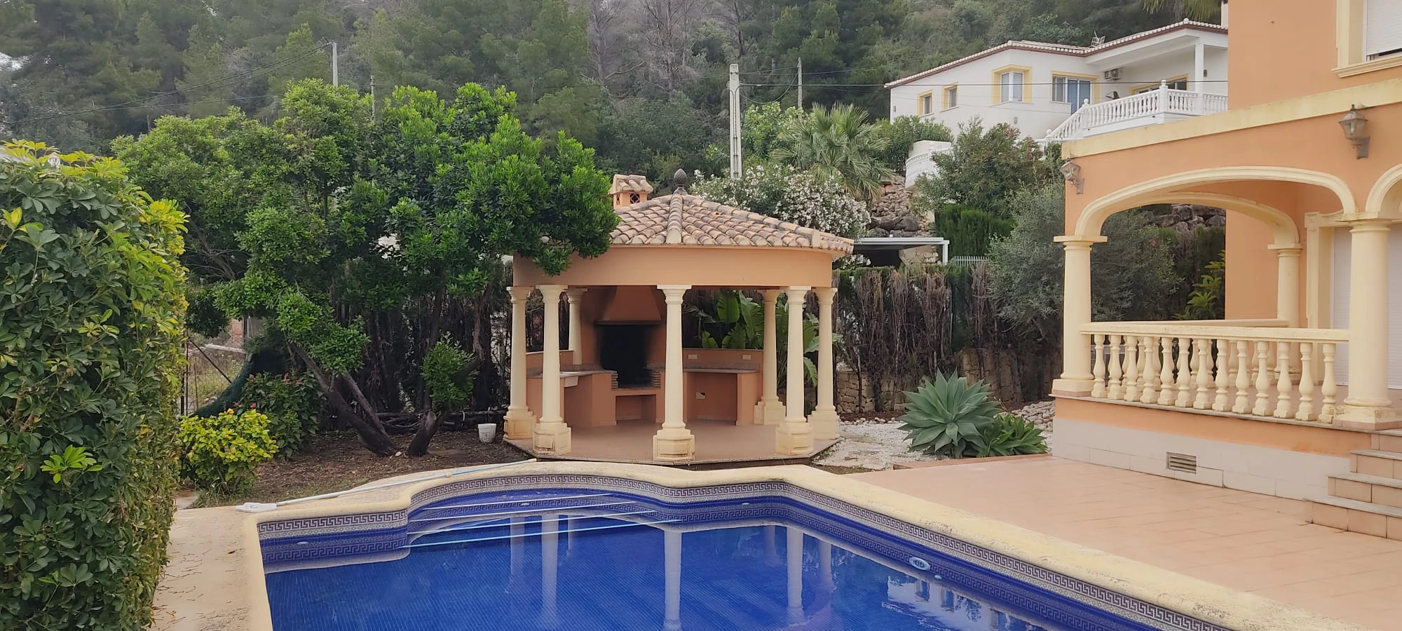 Gran chalet/villa en venta  muy   amplia  con piscina privada  en Denia