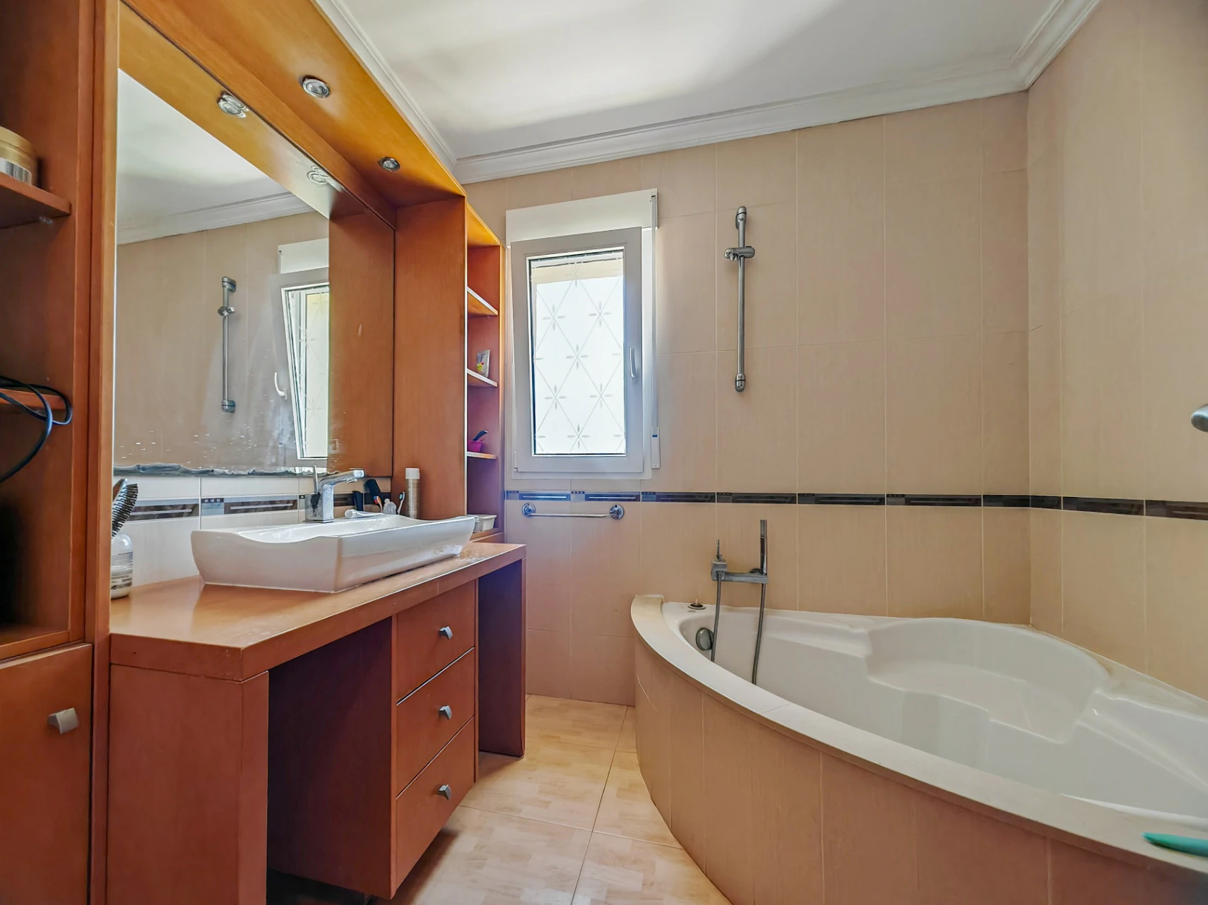 Gran chalet/villa en venta  muy   amplia  con piscina privada  en Denia