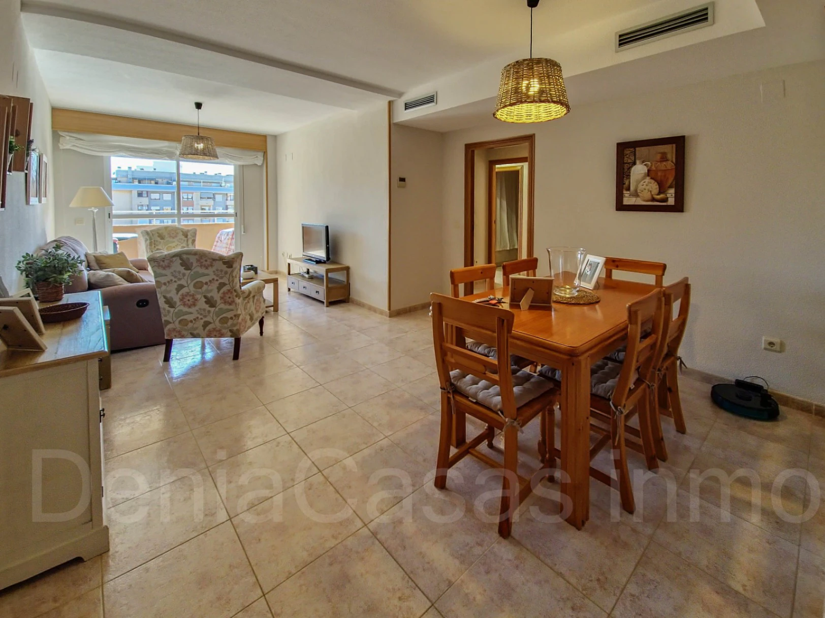 Apartamento de tres dormitorios pegado a la playa y al centro de Denia