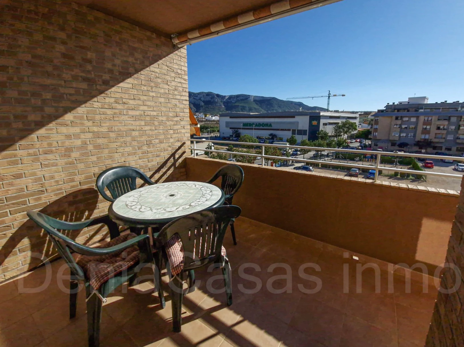 Apartamento de tres dormitorios pegado a la playa y al centro de Denia