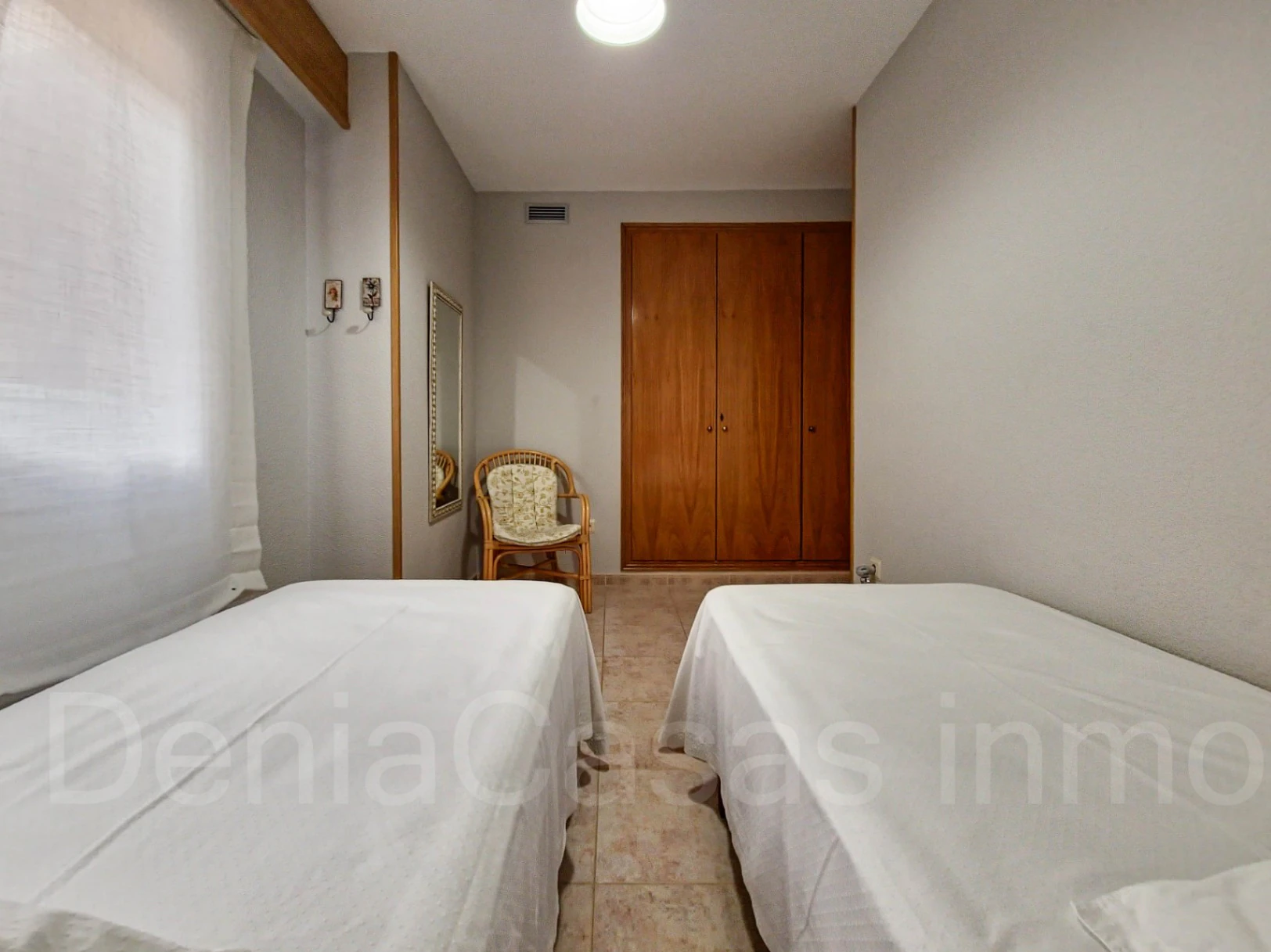 Apartamento de tres dormitorios pegado a la playa y al centro de Denia