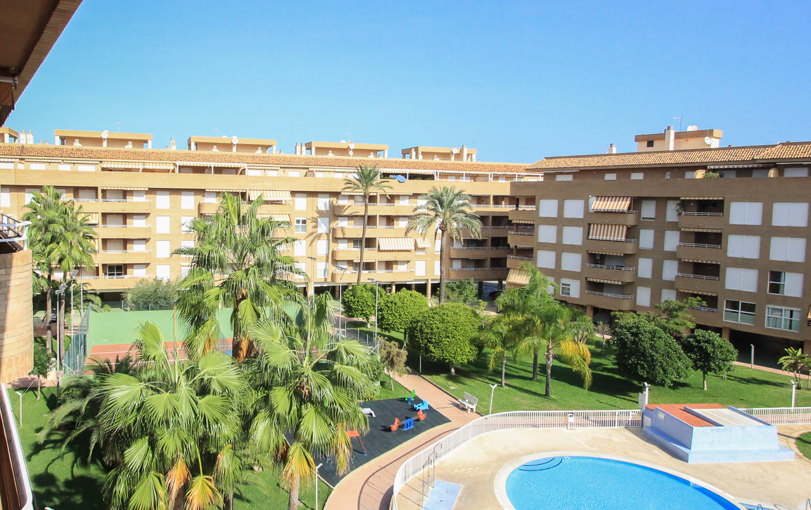 Apartamento de tres dormitorios pegado a la playa y al centro de Denia